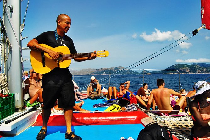 Mallorca Catamaran Tour in the Bay of Pollensa - Crowd reality on a 78-person catamaran