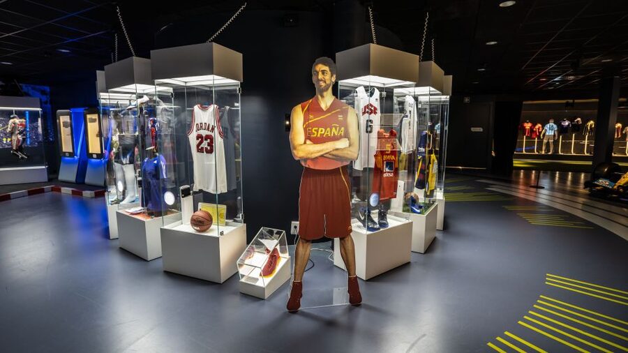 Manacor: Rafa Nadal Exhibition Entry Ticket - Staff, languages, and the vibe inside the museum complex