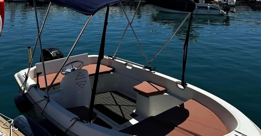 Marbella: Puerto Banús Boat Rental with No License Needed - Why no license matters on the Costa del Sol