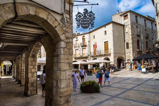 Medieval Three Villages Small Group Day Trip from Barcelona - The cliff-town glimpse at Castellfollit de la Roca