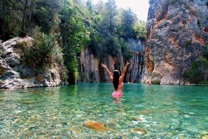Montanejos Hiking Tour & Thermal Pools from Valencia - Guide energy: why the stories and pacing can make the day