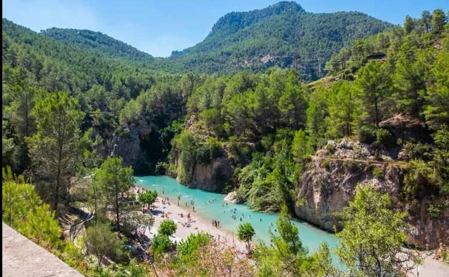Montanejos Thermal Springs and Waterfall, food included - The Dam and Water Jet at Embalse de Arenós: Photo Stop With Payoff