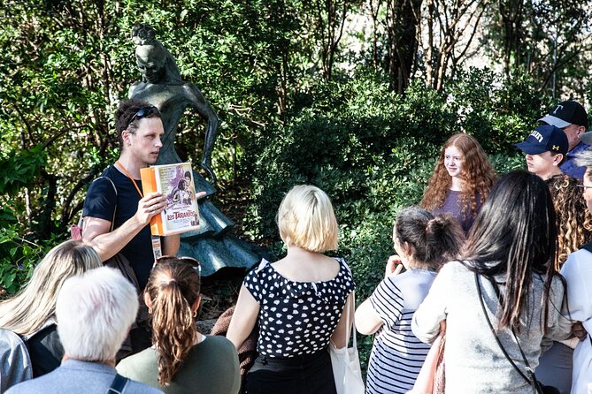 Montjuïc Walking Tour With Optional Flamenco Show - Meeting point and getting oriented fast