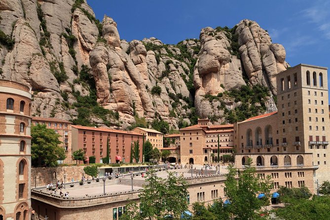 Montserrat: Cog-Wheel, Basilica, Black Madonna & Licor Tasting - Abadia de Montserrat: what the guided time actually gives you