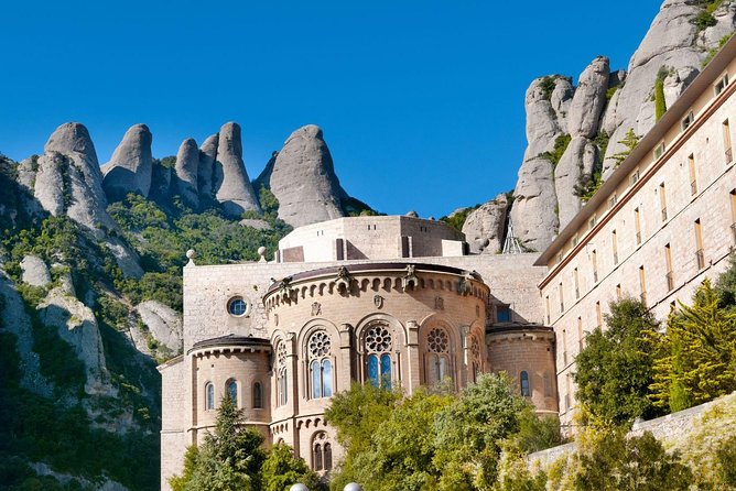 Montserrat: Cog-Wheel, Basilica, Black Madonna & Licor Tasting - Free time planning: how to avoid the most common disappointment
