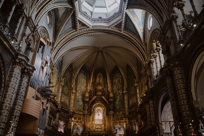 Montserrat Monastery Half Day Experience from Barcelona - Montserrat First Stop: A Guided 45 Minutes That Sets You Up