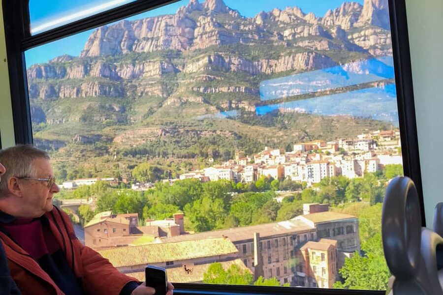 Montserrat Small Group Tour with Train and Cable Car - Train to Montserrat: 55 minutes of countryside, plus a seat strategy