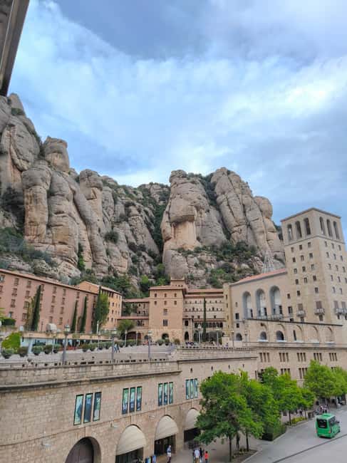 Montserrat Small Group Tour with Train and Cable Car - Cremallera train down: 15 minutes of scenic payoff