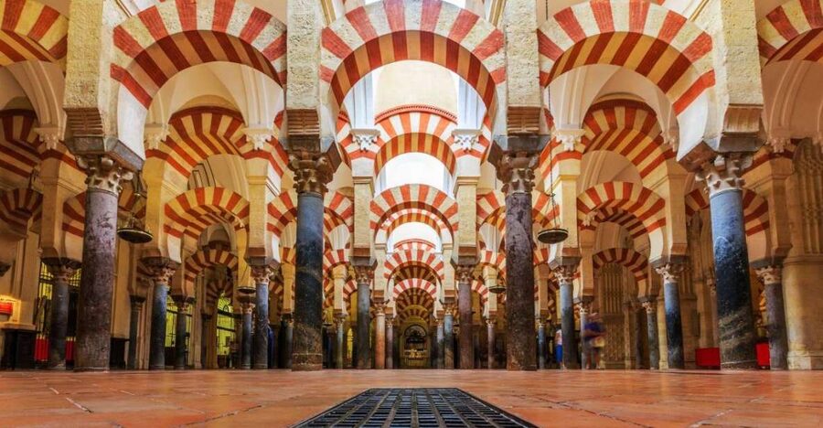 Mosque-Cathedral of Córdoba Guided Tour with Tickets - Key things you’ll notice on this Mosque-Cathedral tour