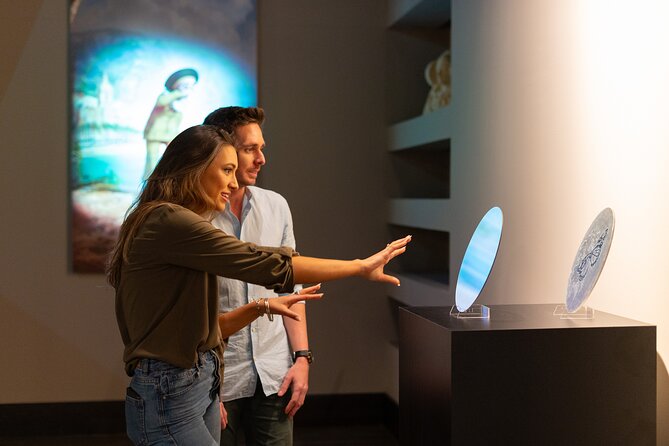 Museum of Illusions Alicante Entrance ticket - Staff help and photo support: the unglamorous reason this works