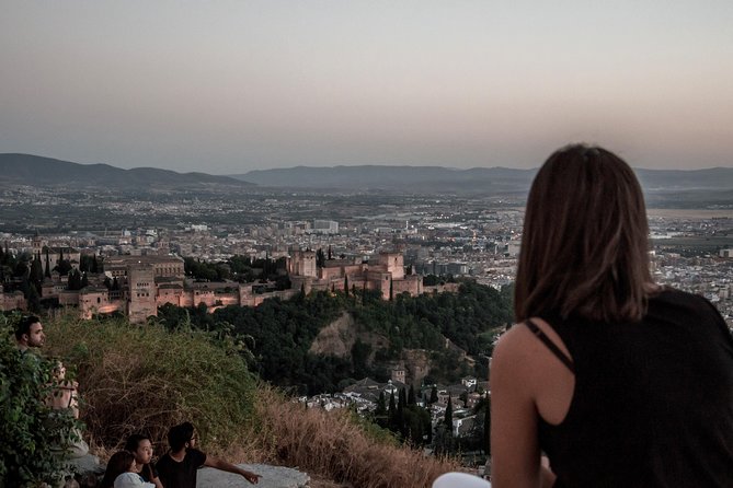 Night Adventure Tour, Play Granada Original - Where the adventure starts: Carrera del Darro and what to wear