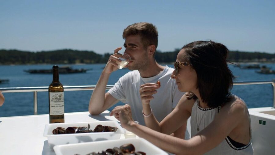 O Grove: Boat Tour at the Arousa estuary with mussel tasting - Glass-Bottom Views: Fish Watching That Feels Like Extra Credit