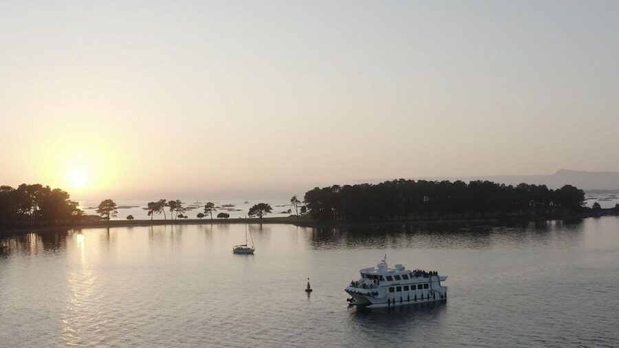 O Grove: Boat Tour at the Arousa estuary with mussel tasting - The Cruise on the Ria de Arousa: What You Actually See