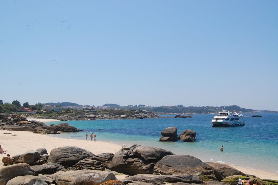 O Grove: Ría de Arousa Catamaran Tour with Seafood Lunch - Key things that make this catamaran tour work