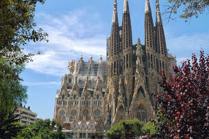 One-way Private Transfer From/To Barcelona Airport - The pickup plan: arrivals hall, your name, and the mobile ticket