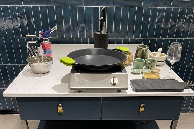 Paella Cooking Class in Madrid with Bottomless Wine Pairing - How the class runs: from Cava welcome to your cooking station