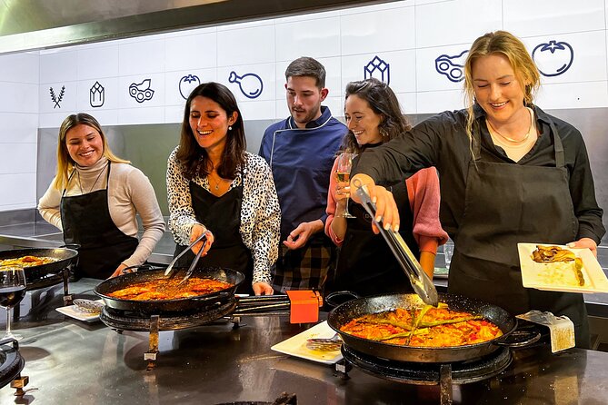 Paella Cooking Class, Wine Tasting & Central Market in Valencia - Wine tasting and tapas: how the meal pairing actually works
