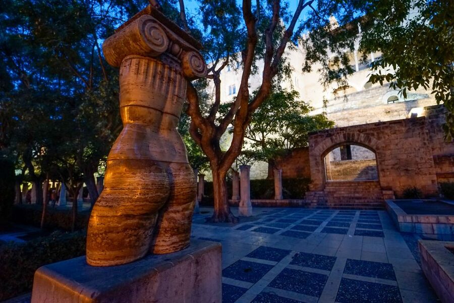 Palma: Culinary Tapas Tour of the Old Town - Palma Cathedral to Es Baluard, Food Meets the City