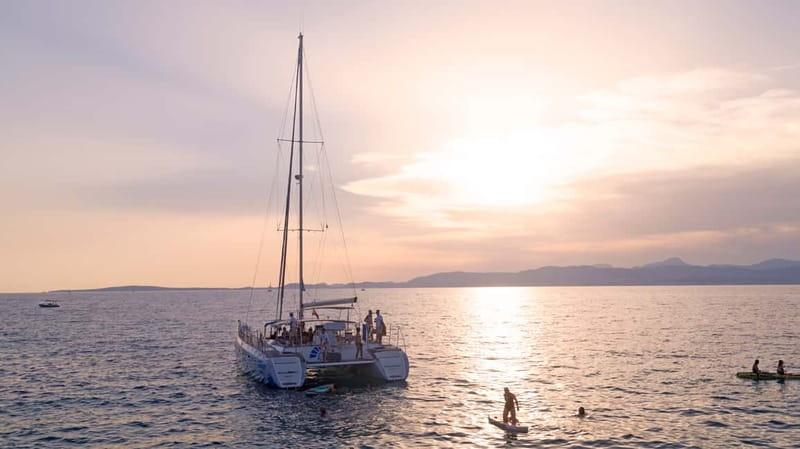 Palma de Mallorca: Deluxe Catamaran Sailing Tour with Meal - Day tour vs sunset tour: what changes, what stays