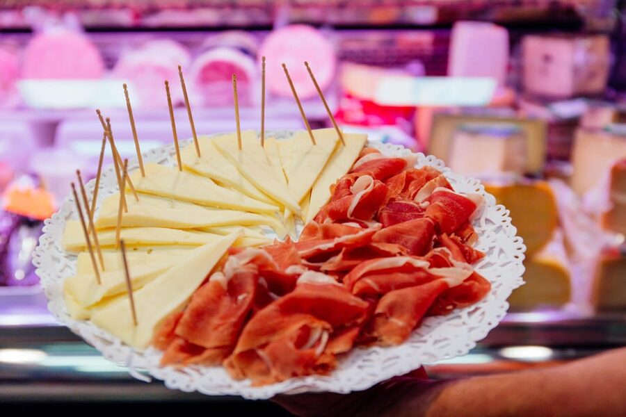 Palma de Mallorca: Foodie Walking Tour of the Old Town - The convent sweet stop: where Palma’s tradition has a bakery rhythm
