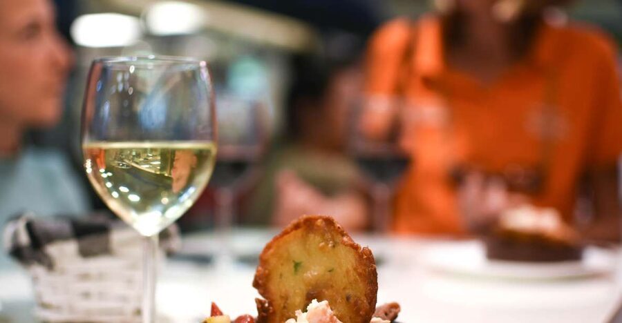 Palma de Mallorca: Foodie Walking Tour of the Old Town - Panadas, sobrasada, and wine: savory Mallorca in focused bites