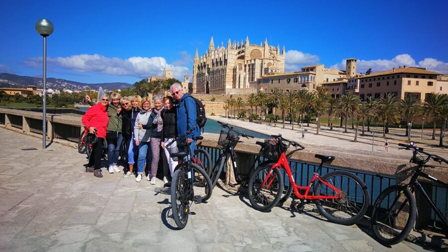 Palma de Mallorca: Guided Bicycle Tour - Seafront bike lanes to La Seu Cathedral: the easiest way to see the big views