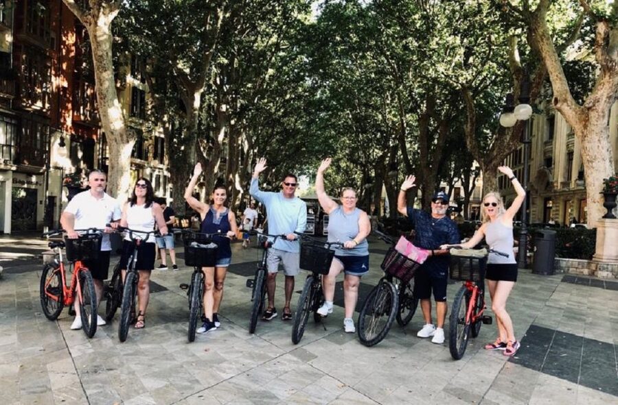 Palma de Mallorca: Guided Bicycle Tour - Parc de la Mar to old town lanes: how the tour changes gears