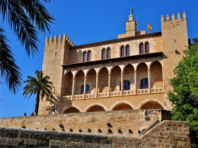 Palma de Mallorca: Guided Tour of the Old Town - La Seu Cathedral, from landmark to story