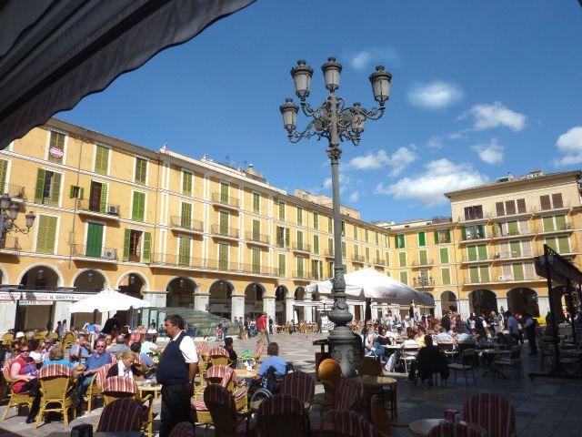 Palma de Mallorca: Guided Tour of the Old Town - Patios and modernisme buildings, the details you’ll want to remember