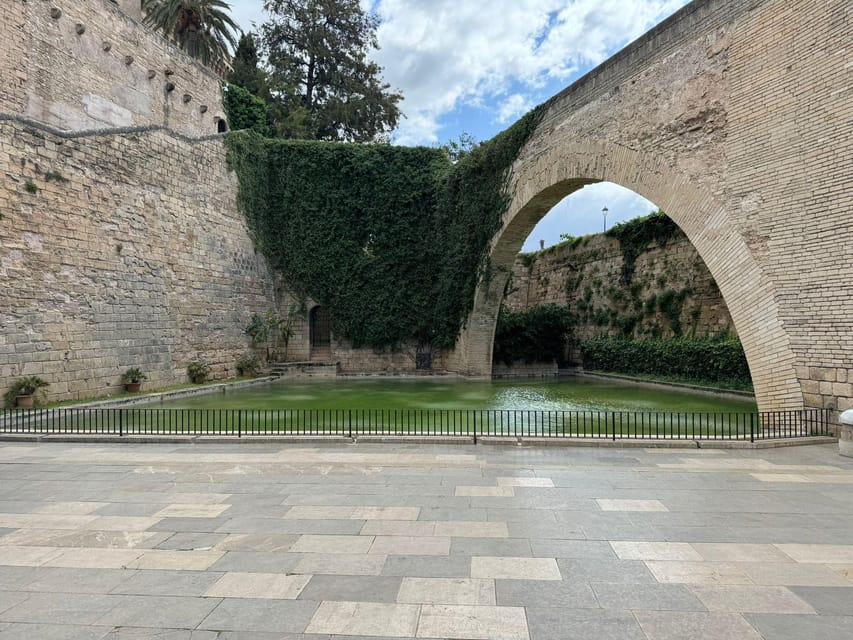 Palma de Mallorca Old Town Guided Bike Tour (Small Groups) - Parc de la Mar: the perfect breathing space in the middle