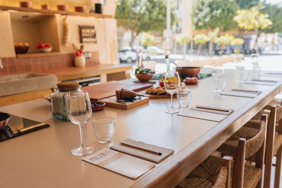 Palma de Mallorca: Spanish Cooking Experience - Paella time: seafood, plus meat or vegetarian options