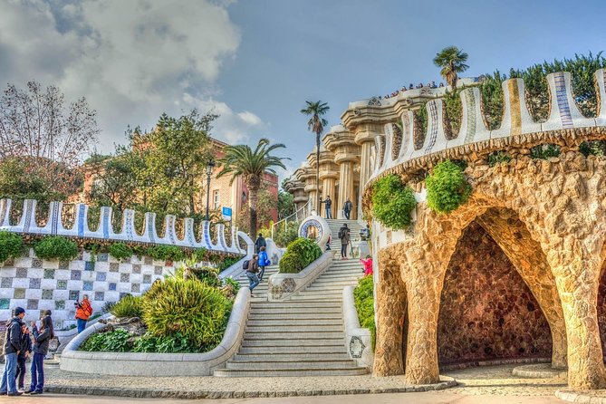 Park Guell and Sagrada Familia Private Tour with Hotel pick-up - Hotel Pickup, 9:00 AM Start, and Why the Timing Matters