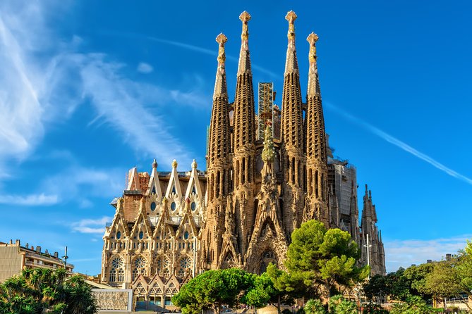 Park Guell and Sagrada Familia Private Tour with Hotel pick-up - Las Ramblas Drive-By, Columbus Monument, and Port Vell Context