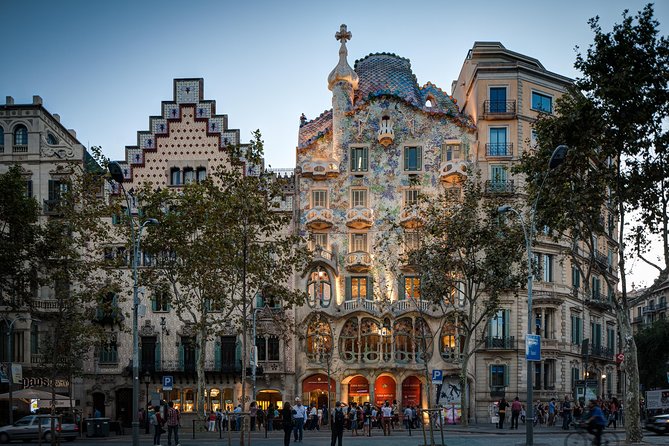 Park Guell and Sagrada Familia Private Tour with Hotel pick-up - Gothic Quarter on Foot: Roman and Medieval Layers in Ciutat Vella