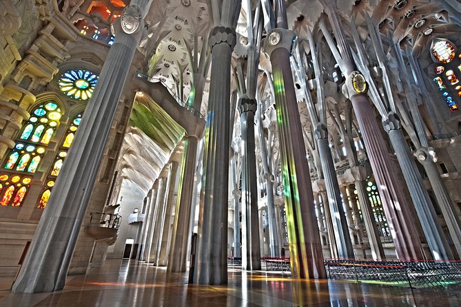 Park Guell and Sagrada Familia Private Tour with Hotel pick-up - Eixample and Passeig de Gràcia: Cerdà’s Grid Meets Gaudí’s Main Stage
