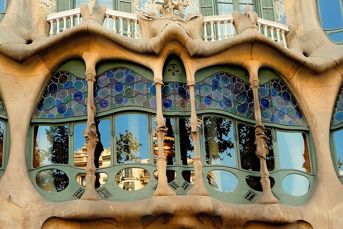 Park Guell and Sagrada Familia Private Tour with Hotel pick-up - Sagrada Família in Real Life: One Hour That Can Change Your Whole Trip