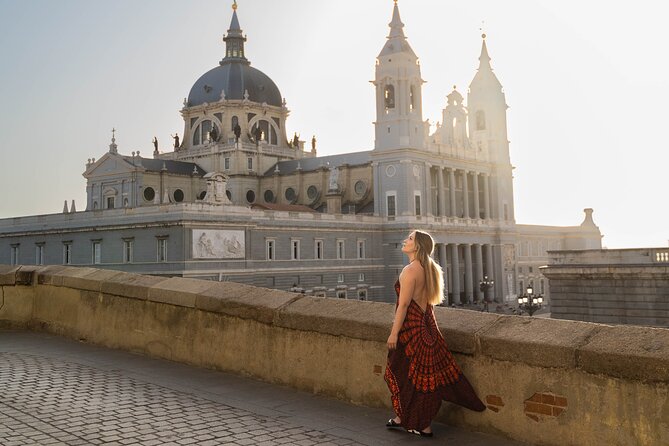 Photographic tour of Madrid with a professional photographer - Plaza de la Villa and Iglesia Catedral Castrense: old Madrid details in short bursts