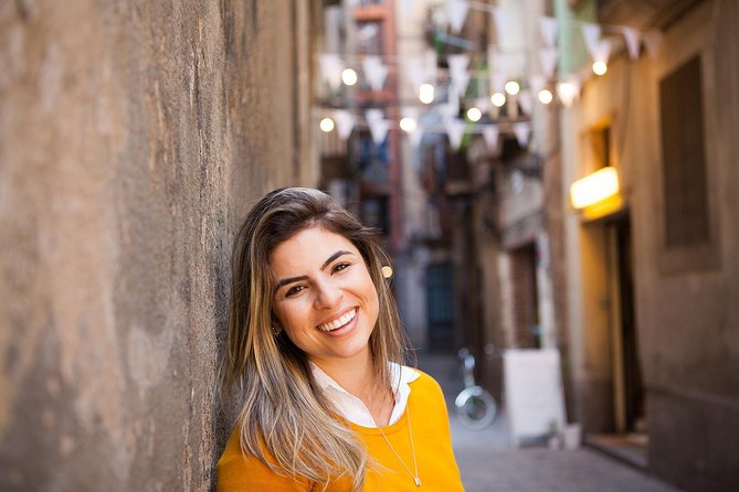 Photoshoot tour in Barcelona Secret Corners - Plaça d’Isidre Nonell: Quick Stop, Strong Visual Payoff
