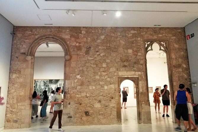 Picasso Museum and Walking Tour Plus Optional Wine & Food Tasting - Guides make the difference, and the best ones tell stories well