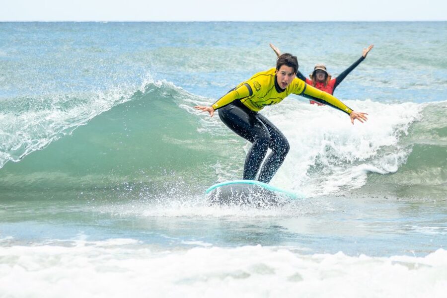 Playa del Inglés Maspalomas: High Quality Surf Classes - How a Mobile School Finds the Best Waves for the Day