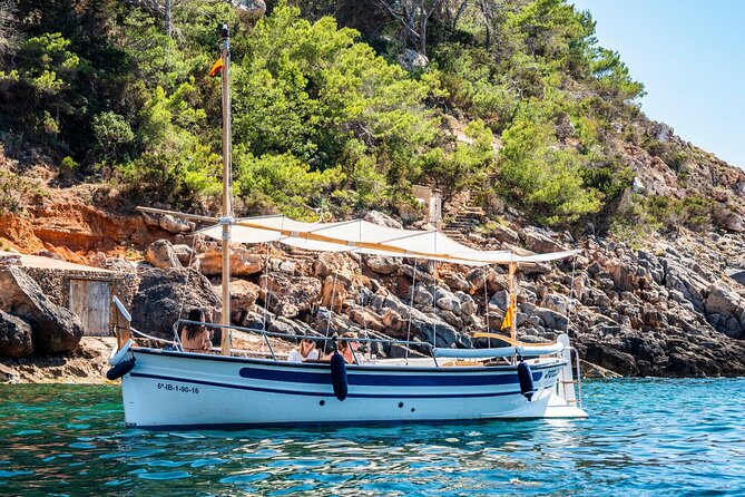 Private 4-hour Mediterranean Boat Tour in Ibiza with Snorkeling - What’s included on board, and what to bring