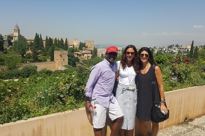 Private Alhambra Highlights Tour Including the Nasrid Palaces - Carlos V Palace and Alcazaba viewpoints: history contrast plus big views