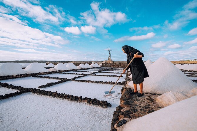 Private and Guided Tour to the Salinas de Janubio with Tasting - Getting there from Playa Blanca and other areas