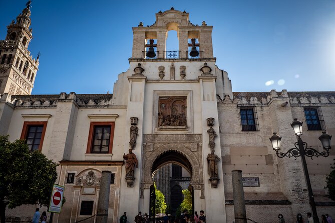 Private Tour Jewish Quarter, center and Plaza de España - Plaza de Santa Cruz to the shared religious “square”