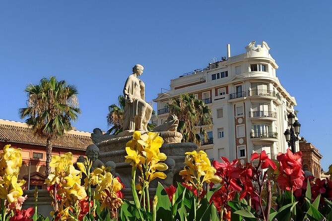Private Tour Jewish Quarter, center and Plaza de España - Courtyards and narrow streets, with Rosina and Figaro energy
