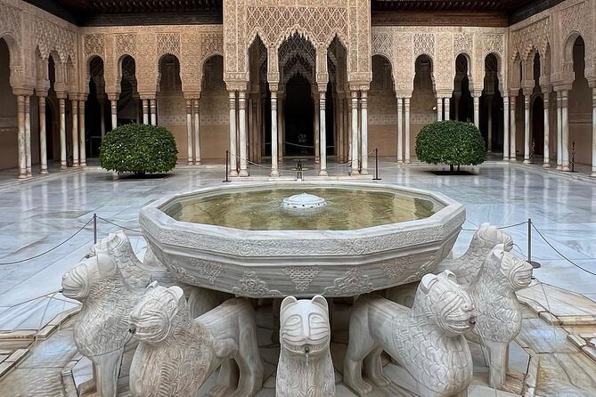 Private Tours Alhambra : Tickets & Tour Guide & Skip-the-Line - Meet at Restaurante La Mimbre, then go straight in