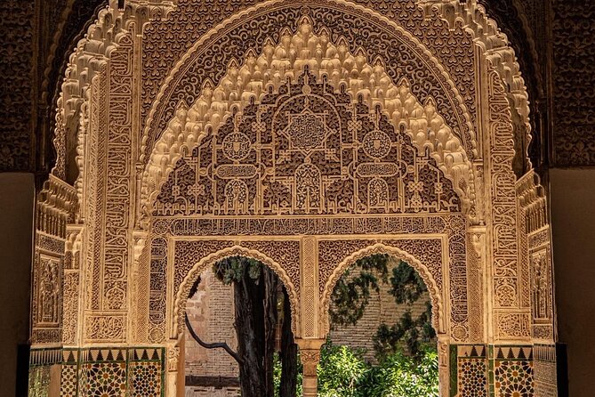 Private Tours Alhambra : Tickets & Tour Guide & Skip-the-Line - Stop 1, the Alhambra zone: 40 minutes that set the stage