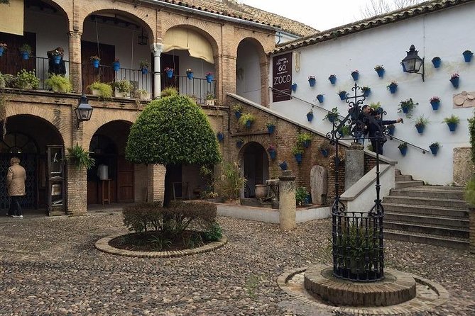 Private Visit Mosque-Cathedral, Jewish quarter, Alcazar and Synagogue - Private tour value: why this beats a casual stroll