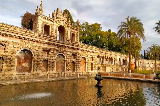 Private Walking Tour Alcazar and Cathedral in Sevilla - Real Alcazar: where styles mix and still feel coherent