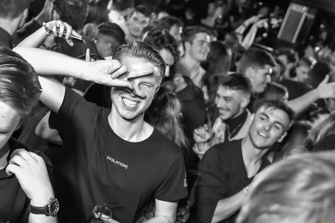 Pub Crawl Madrid by Mad Party Crew - Dress code and what to wear so you do not lose time at the door